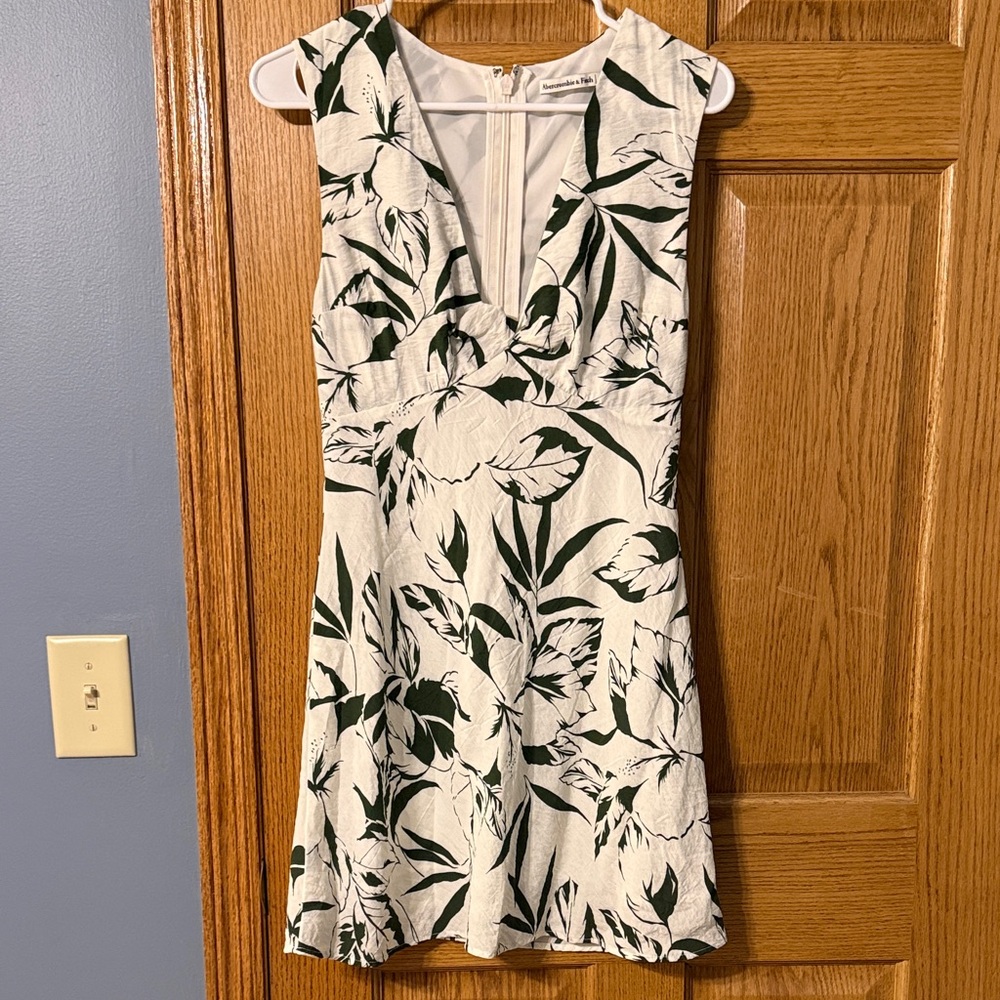 Abercrombie & Fitch Twist Front Green and White Floral Dress